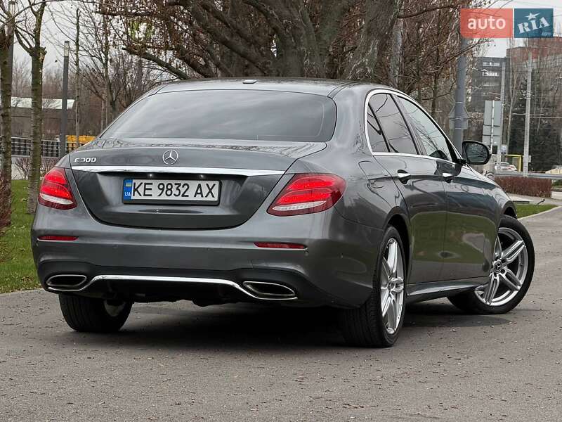 Седан Mercedes-Benz E-Class 2018 в Днепре