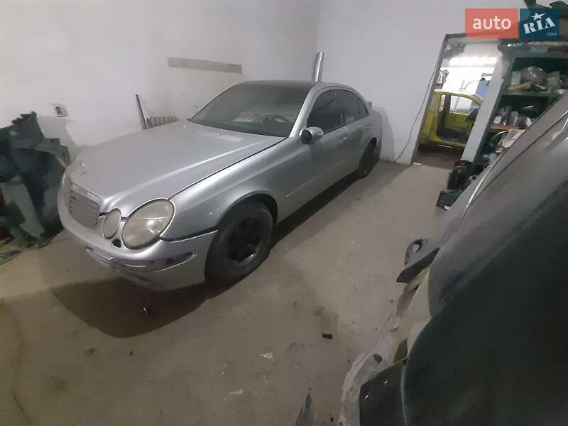 Седан Mercedes-Benz E-Class 2005 в Львові
