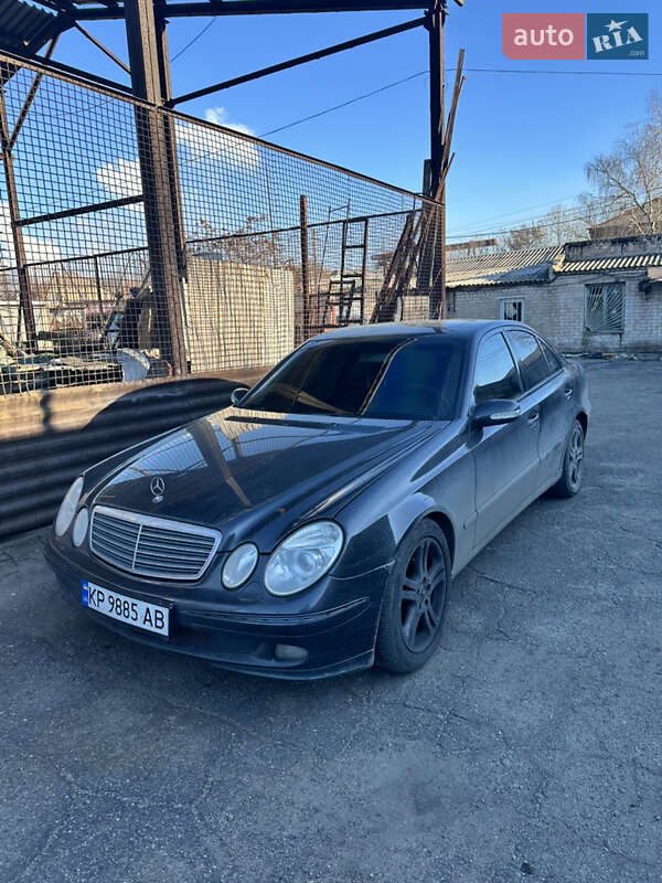 Седан Mercedes-Benz E-Class 2002 в Запоріжжі