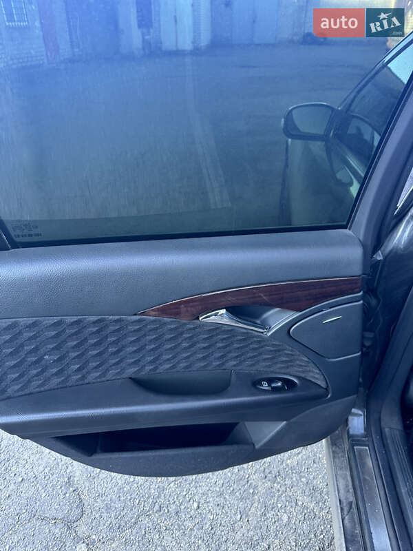 Седан Mercedes-Benz E-Class 2002 в Запоріжжі