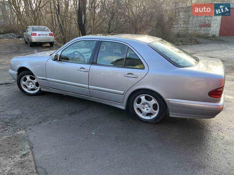 Седан Mercedes-Benz E-Class 1998 в Дніпрі