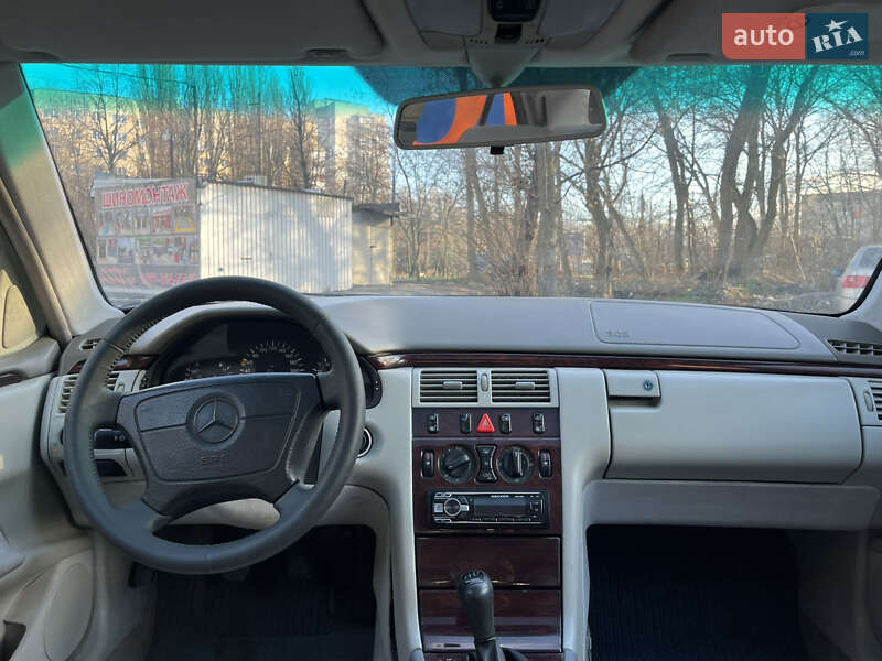 Седан Mercedes-Benz E-Class 1998 в Дніпрі
