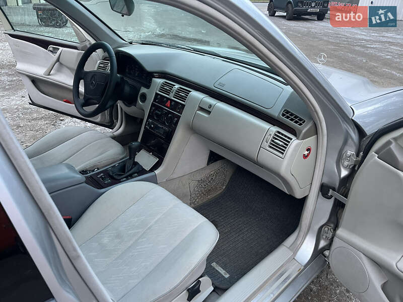 Седан Mercedes-Benz E-Class 1998 в Дніпрі
