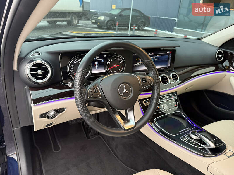 Седан Mercedes-Benz E-Class 2017 в Львові