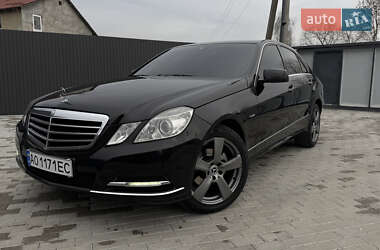 Седан Mercedes-Benz E-Class 2011 в Хусті