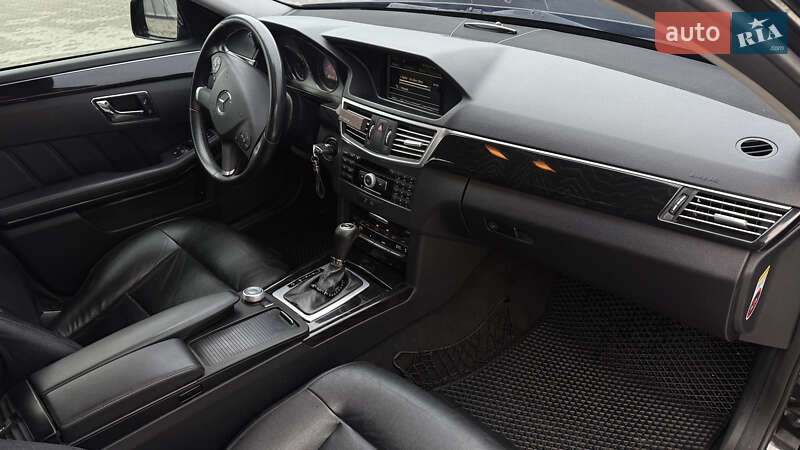 Седан Mercedes-Benz E-Class 2011 в Хусті