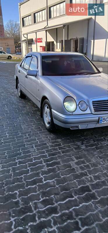 Седан Mercedes-Benz E-Class 1996 в Бориславе