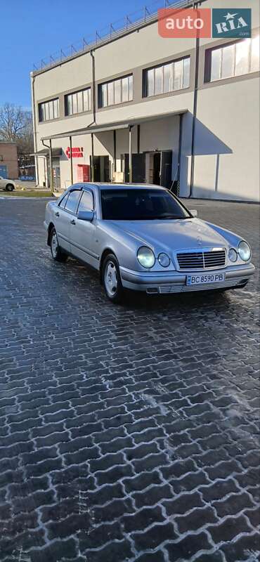 Седан Mercedes-Benz E-Class 1996 в Бориславе