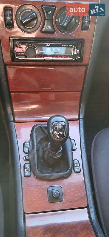 Седан Mercedes-Benz E-Class 1996 в Бориславе