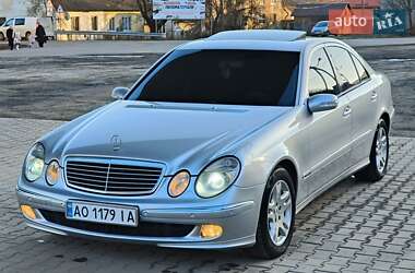 Седан Mercedes-Benz E-Class 2006 в Воловцю