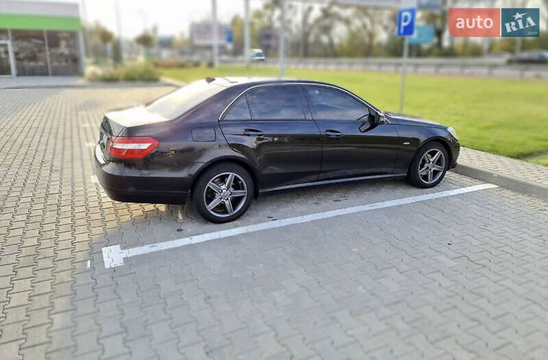Седан Mercedes-Benz E-Class 2011 в Кривому Розі
