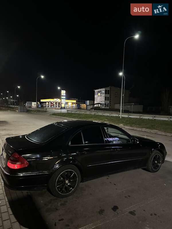 Седан Mercedes-Benz E-Class 2005 в Буче