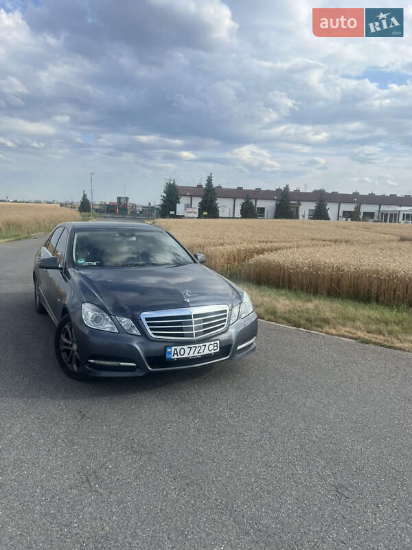 Седан Mercedes-Benz E-Class 2010 в Ужгороді