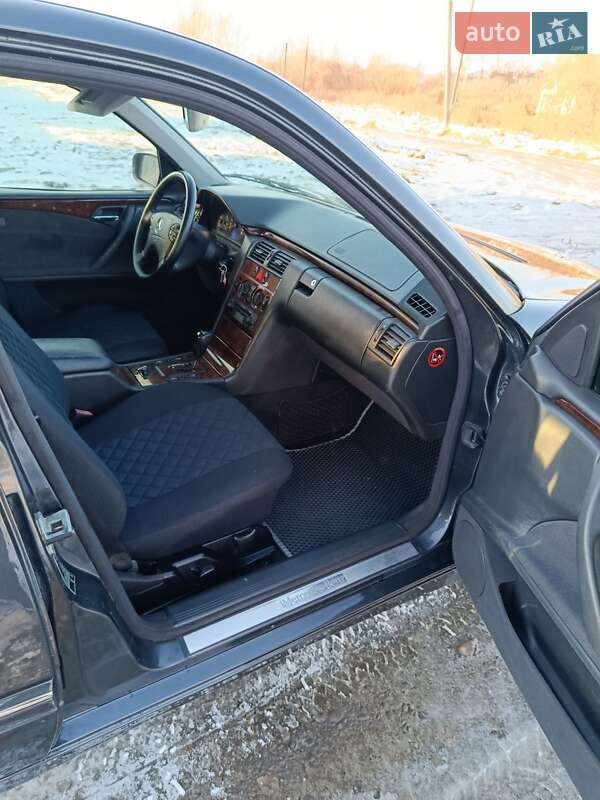 Седан Mercedes-Benz E-Class 2001 в Коломые