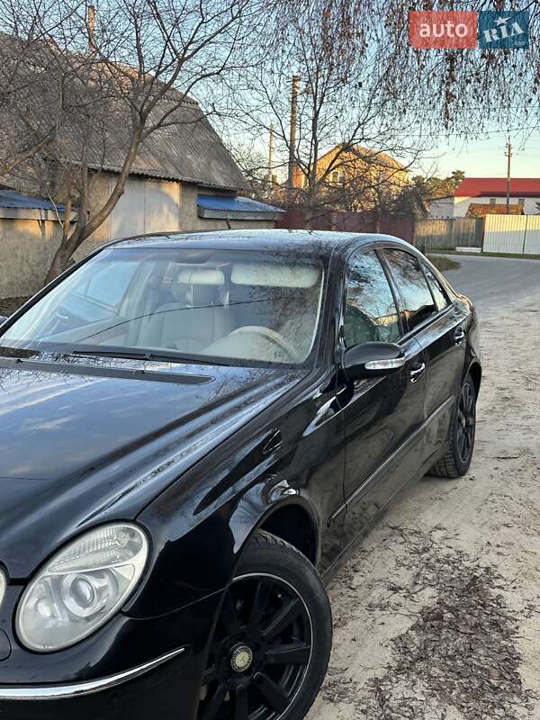 Седан Mercedes-Benz E-Class 2005 в Буче