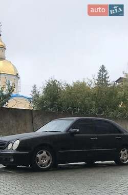Седан Mercedes-Benz E-Class 2000 в Львове