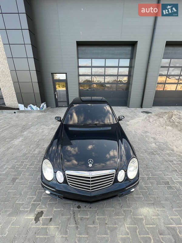 Седан Mercedes-Benz E-Class 2004 в Сарнах