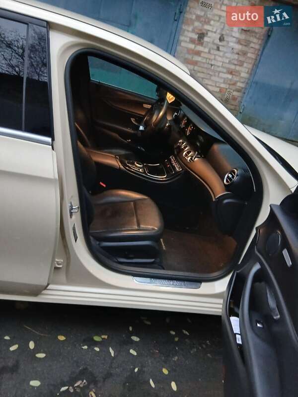 Седан Mercedes-Benz E-Class 2016 в Києві