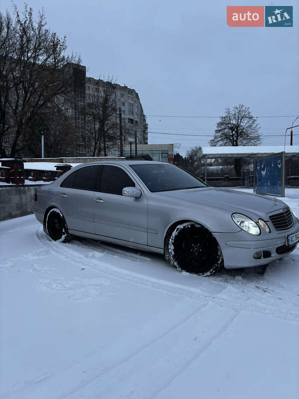 Седан Mercedes-Benz E-Class 2003 в Рівному