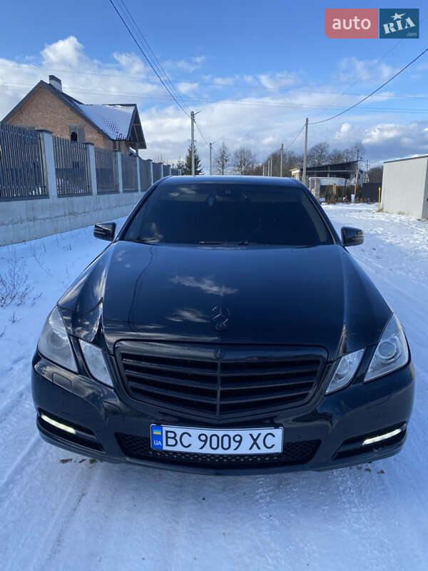 Седан Mercedes-Benz E-Class 2010 в Львове