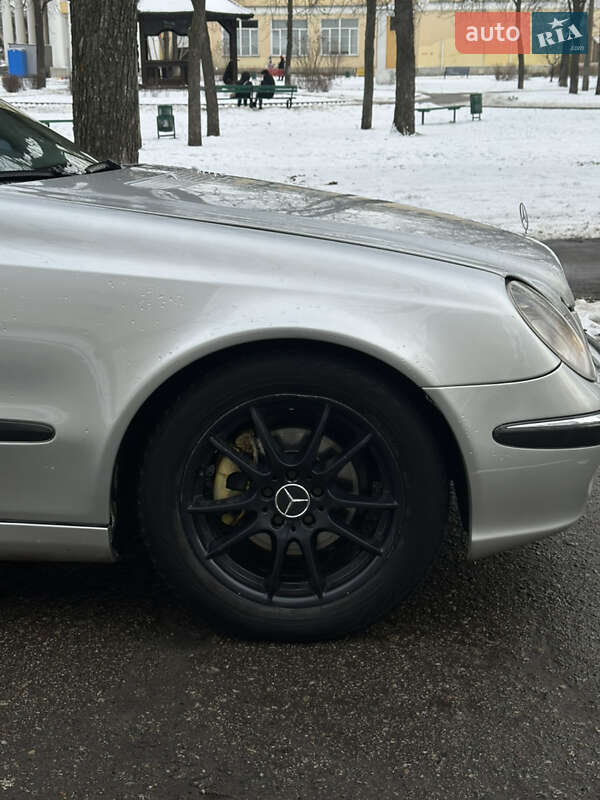 Седан Mercedes-Benz E-Class 2002 в Києві