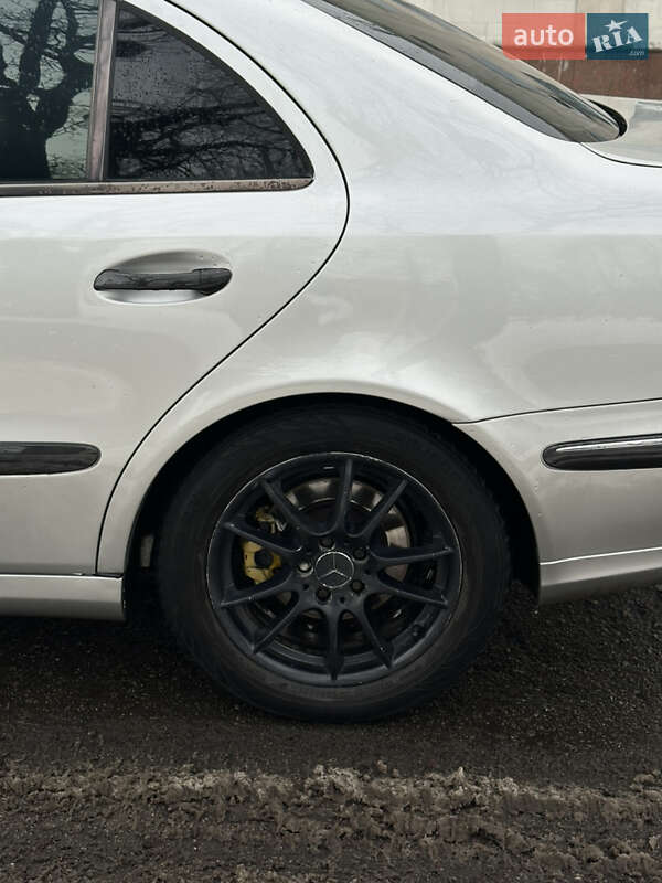 Седан Mercedes-Benz E-Class 2002 в Києві