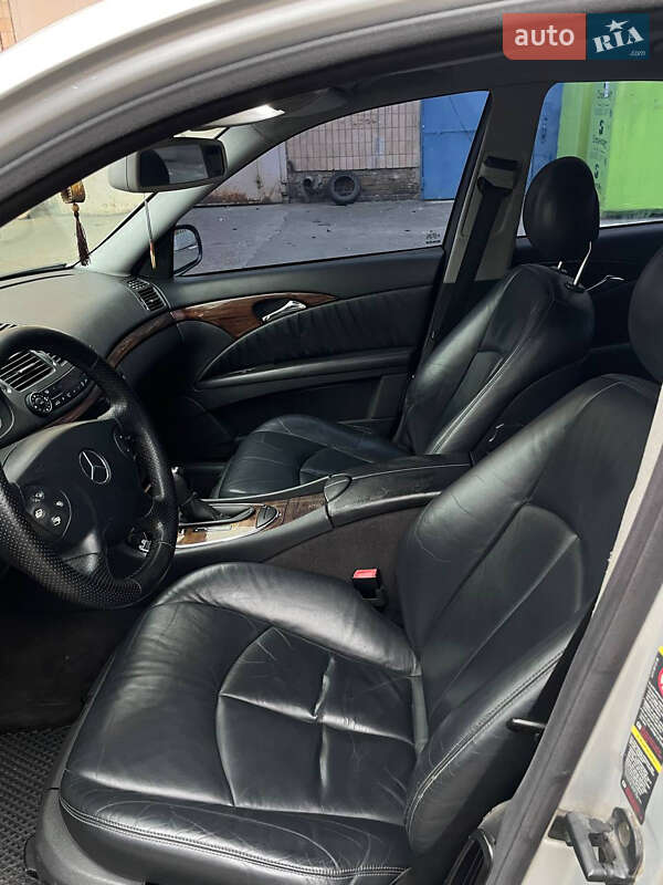 Седан Mercedes-Benz E-Class 2002 в Києві
