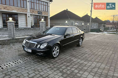 Седан Mercedes-Benz E-Class 2006 в Новоселице