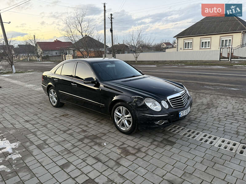 Седан Mercedes-Benz E-Class 2006 в Новоселице