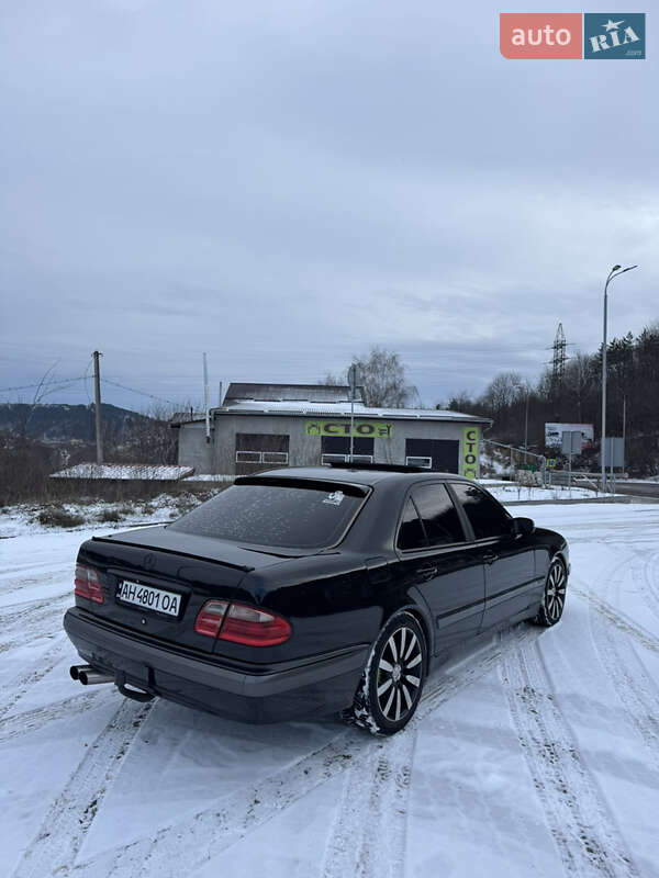 Седан Mercedes-Benz E-Class 2000 в Могилев-Подольске