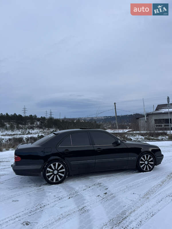 Седан Mercedes-Benz E-Class 2000 в Могилев-Подольске