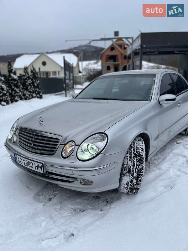 Седан Mercedes-Benz E-Class 2003 в Воловце