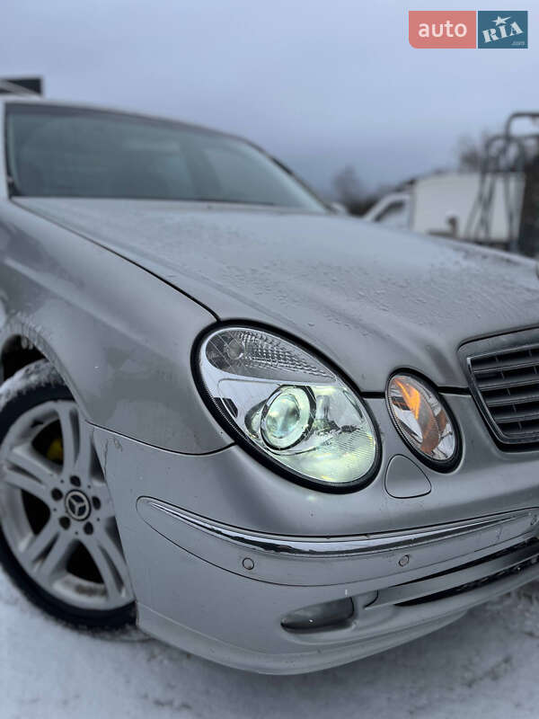 Седан Mercedes-Benz E-Class 2003 в Воловце