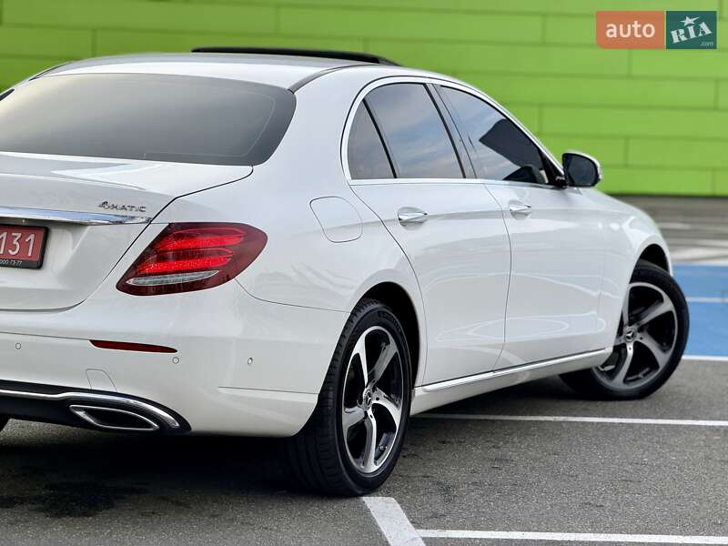 Седан Mercedes-Benz E-Class 2017 в Киеве