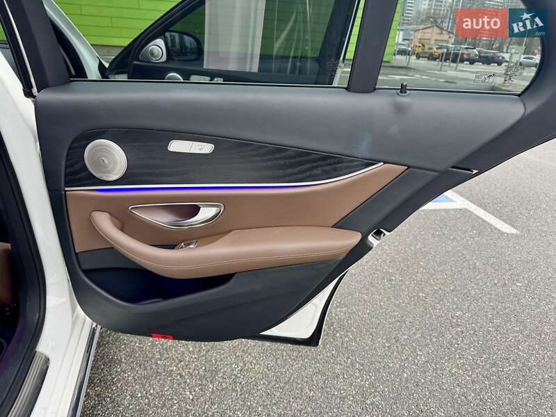 Седан Mercedes-Benz E-Class 2017 в Киеве
