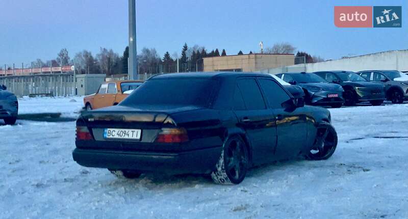 Седан Mercedes-Benz E-Class 1990 в Львове