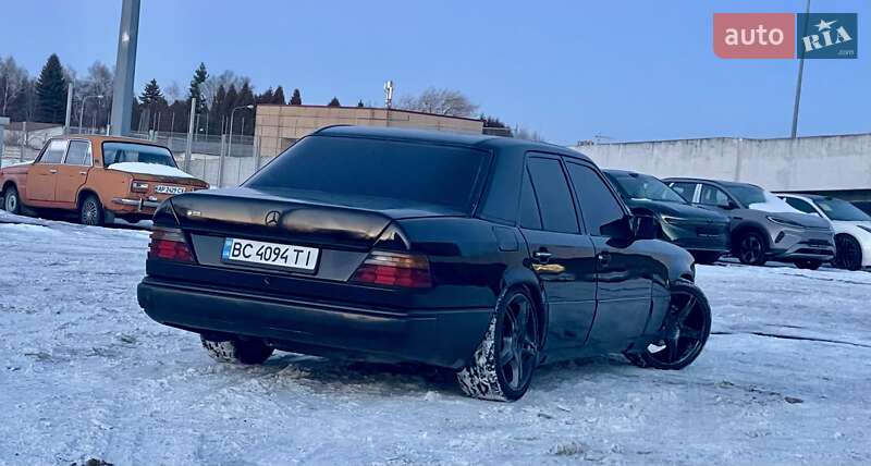 Седан Mercedes-Benz E-Class 1990 в Львове