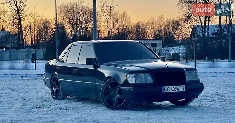 Седан Mercedes-Benz E-Class 1990 в Львове