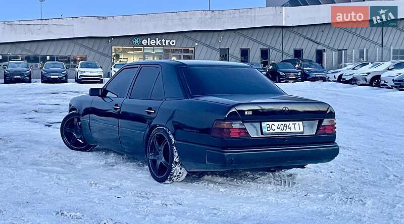 Седан Mercedes-Benz E-Class 1990 в Львове