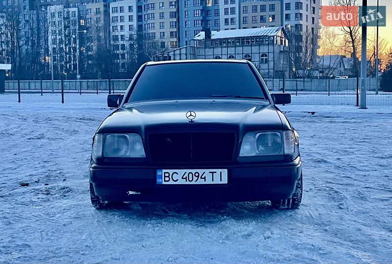 Седан Mercedes-Benz E-Class 1990 в Львове