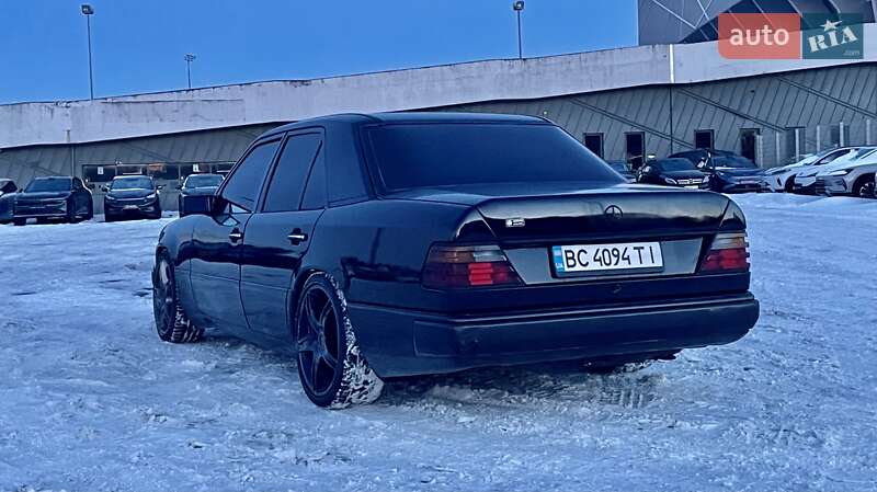 Седан Mercedes-Benz E-Class 1990 в Львове