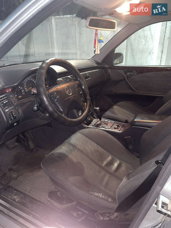 Седан Mercedes-Benz E-Class 2001 в Полтаве