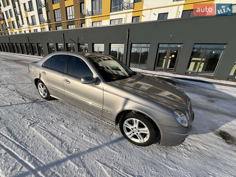 Седан Mercedes-Benz E-Class 2006 в Луцке