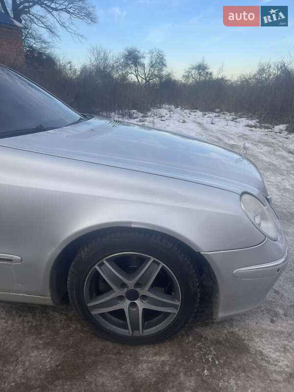 Седан Mercedes-Benz E-Class 2003 в Чернівцях