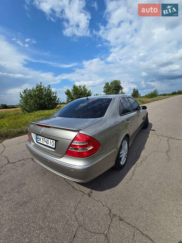 Седан Mercedes-Benz E-Class 2005 в Киеве