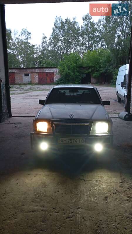 Седан Mercedes-Benz E-Class 1986 в Києві