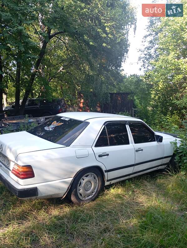 Седан Mercedes-Benz E-Class 1986 в Києві