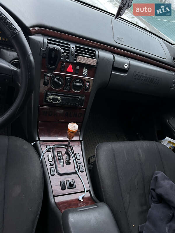 Седан Mercedes-Benz E-Class 2001 в Івано-Франківську