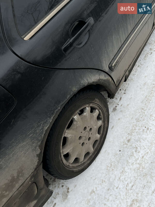 Седан Mercedes-Benz E-Class 2001 в Івано-Франківську