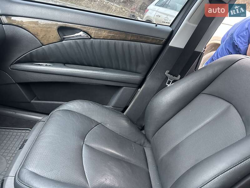 Седан Mercedes-Benz E-Class 2004 в Киеве